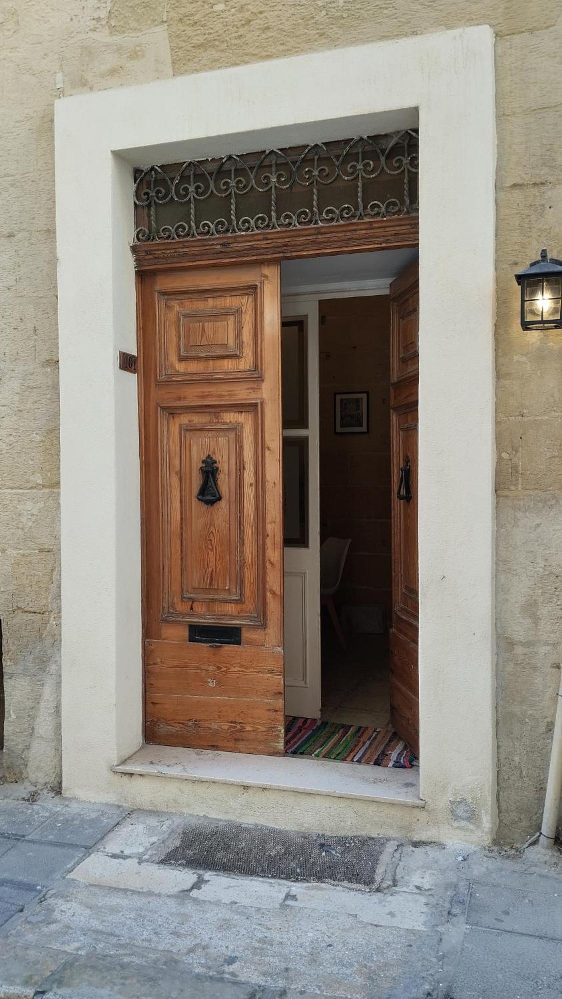 No. 101 In Valletta Exteriör bild